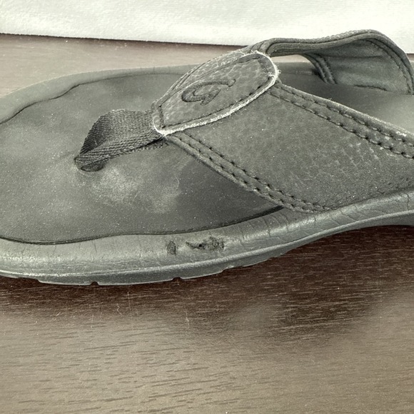 Olukai Ohana Sandals Women's Size‎ 8/8.5? Black Leather Rubber Flip Flops Summer - Picture 7 of 10